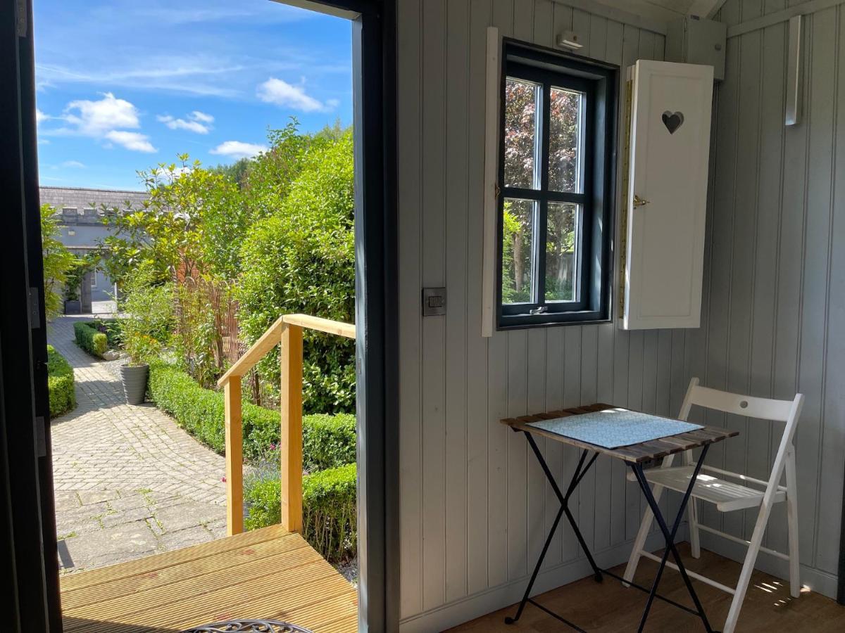 Hawthorn Hut Kilkenny Glamping At Jenkinstown House Hotel Jenkinstown Park Exterior photo