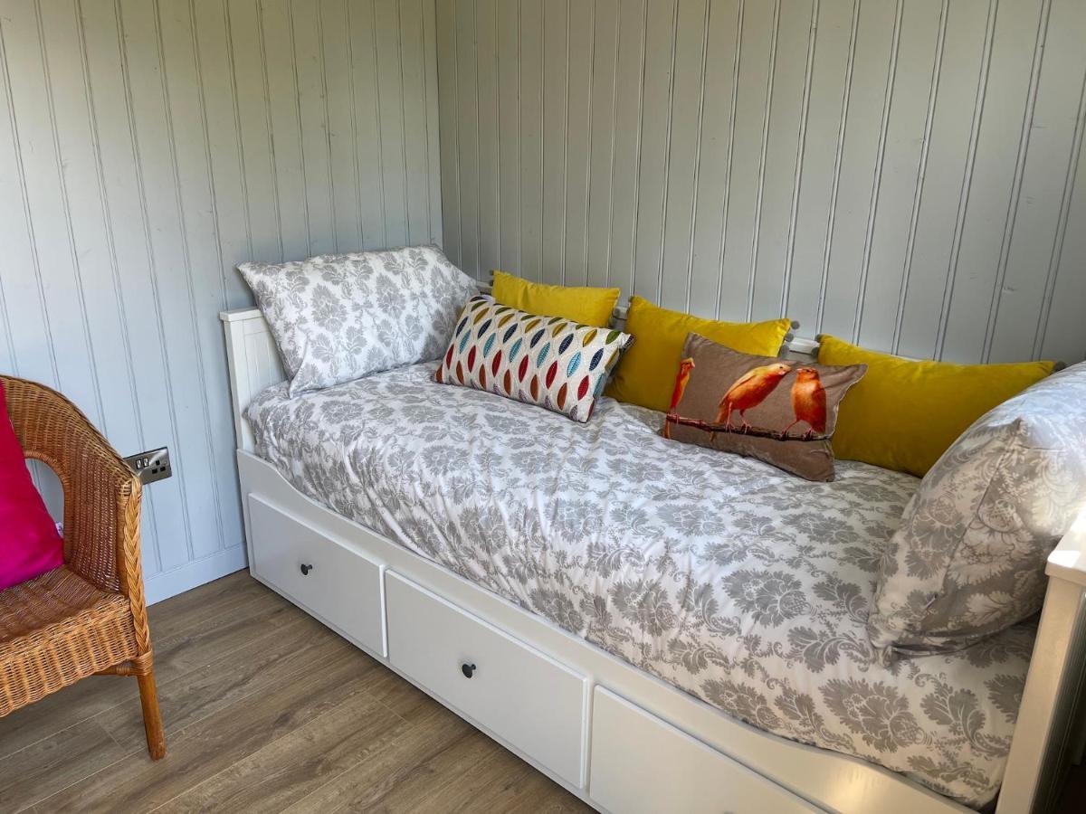 Hawthorn Hut Kilkenny Glamping At Jenkinstown House Hotel Jenkinstown Park Exterior photo