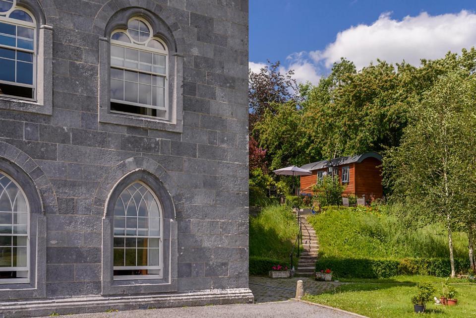 Hawthorn Hut Kilkenny Glamping At Jenkinstown House Hotel Jenkinstown Park Exterior photo