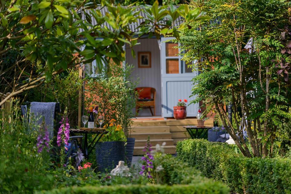 Hawthorn Hut Kilkenny Glamping At Jenkinstown House Hotel Jenkinstown Park Exterior photo